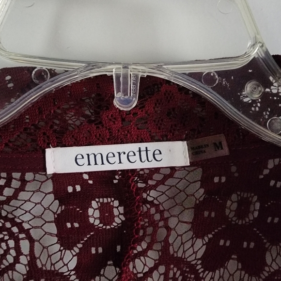 Emerette burgundy lace shawl - Picture 3 of 6